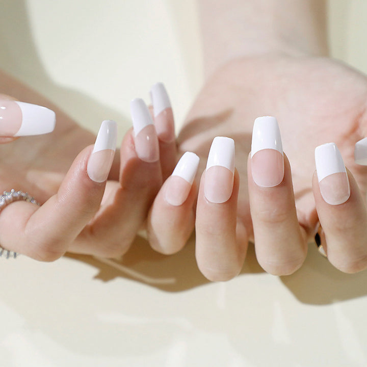 Artful nail extensions with an elegant leaf pattern Kalsten