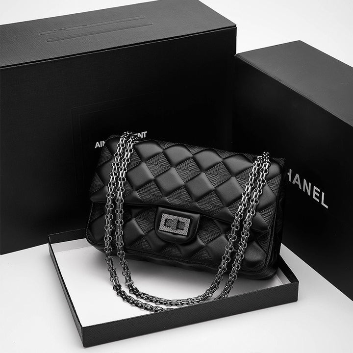 Elegant Quilted Chain Crossbody Bag  1791995074