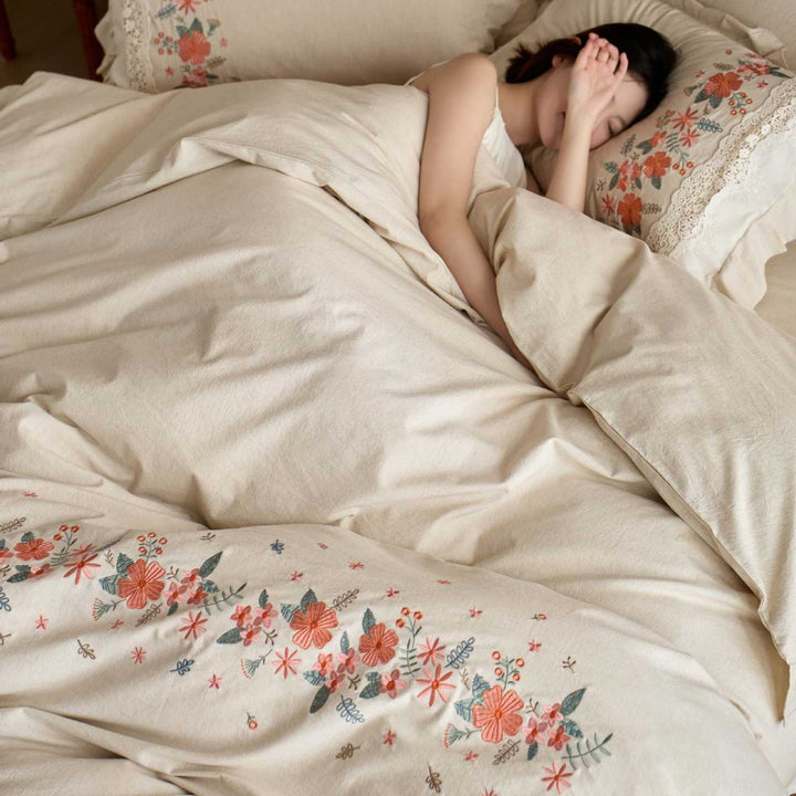 Duvet cover set made of cotton-linen with embroidered folklore flower motif, lace trim and frill