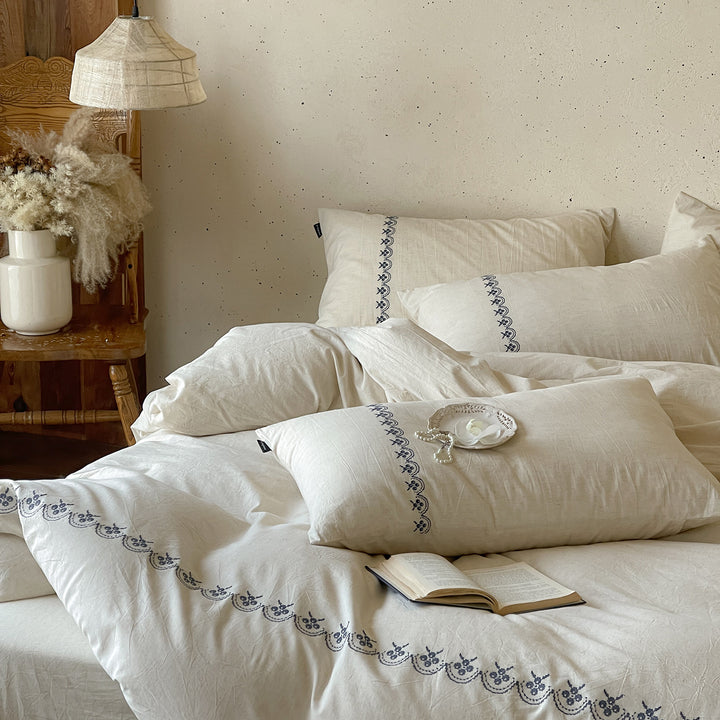 Linen-cotton bedding set with fine decorative embroidery