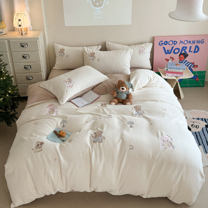 Children's bedding set made of soft cotton fleece with embroidered teddy bear motifs