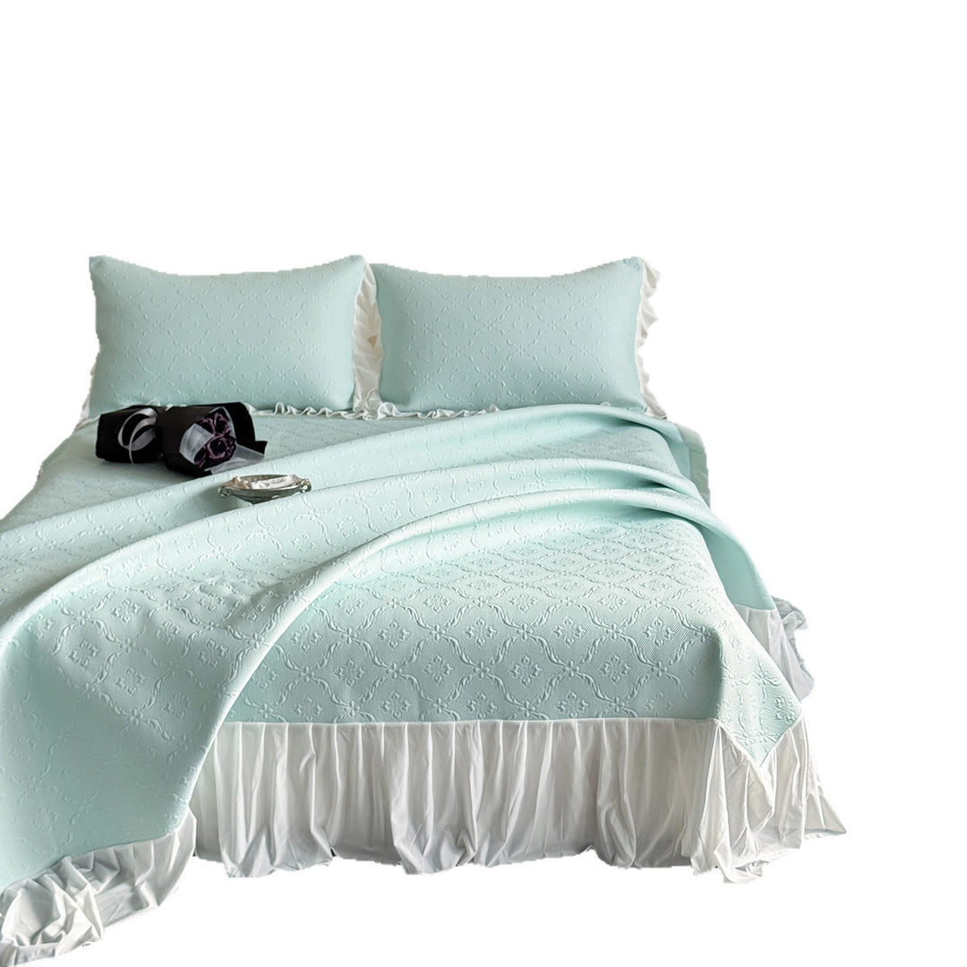 Quilted bedspread set with frill, relief pattern and light summer filling