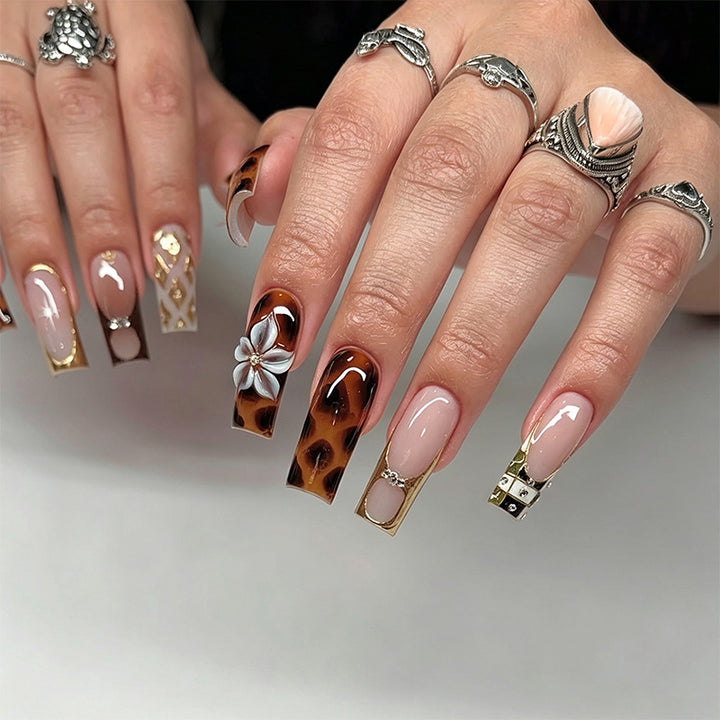 Exclusive artificial nails with elegant animal design and glitter accents Kalsten