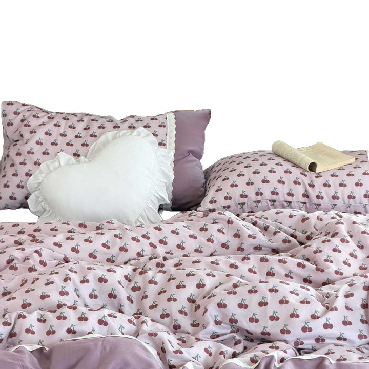 Reversible cotton bedding set with floral watercolor print and lace trim