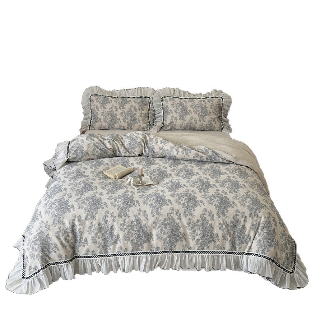 Romantic bedding set with ruffles and fine floral jacquard