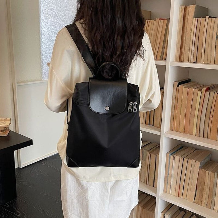 Versatile Urban Backpack with Secure Closure Kalsten