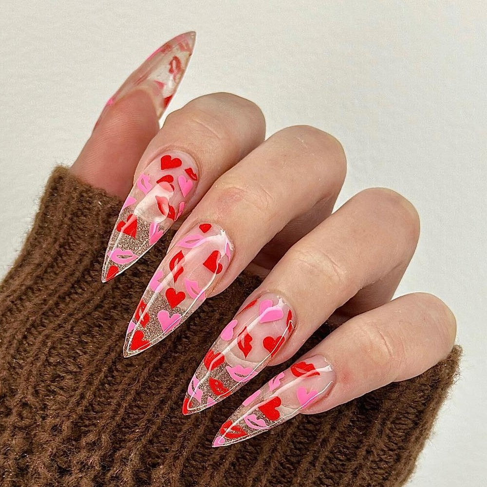 Artificial nails with romantic lip and heart designs Kalsten
