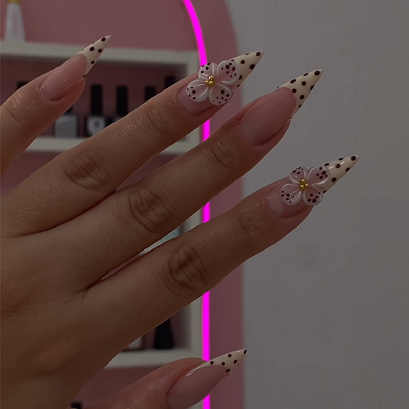 Art nail set with elegant flower and dot designs Kalsten