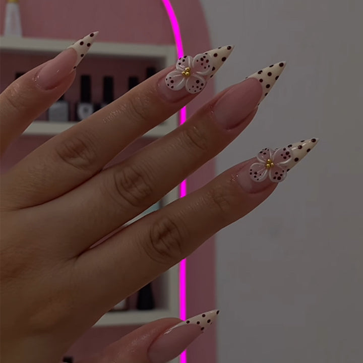 Art nail set with elegant flower and dot designs Kalsten