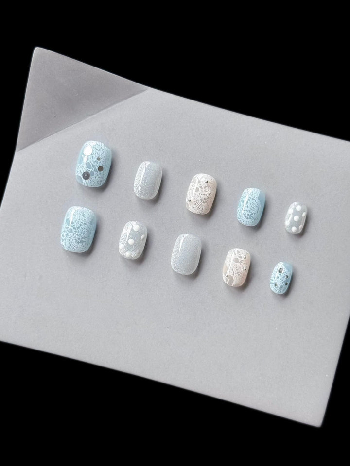 Artistic Press-On Nail Art Set with Elegant Patterns