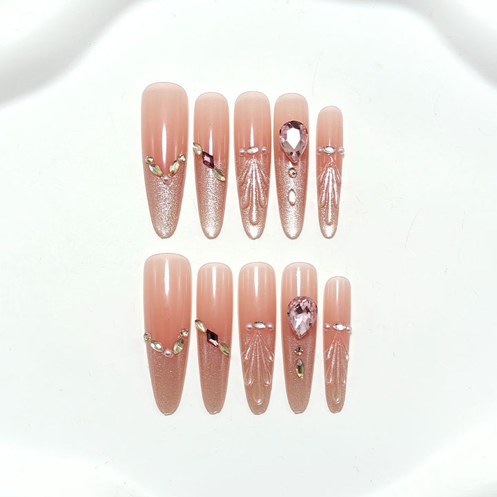 Elegantly designed artificial nails Kalsten