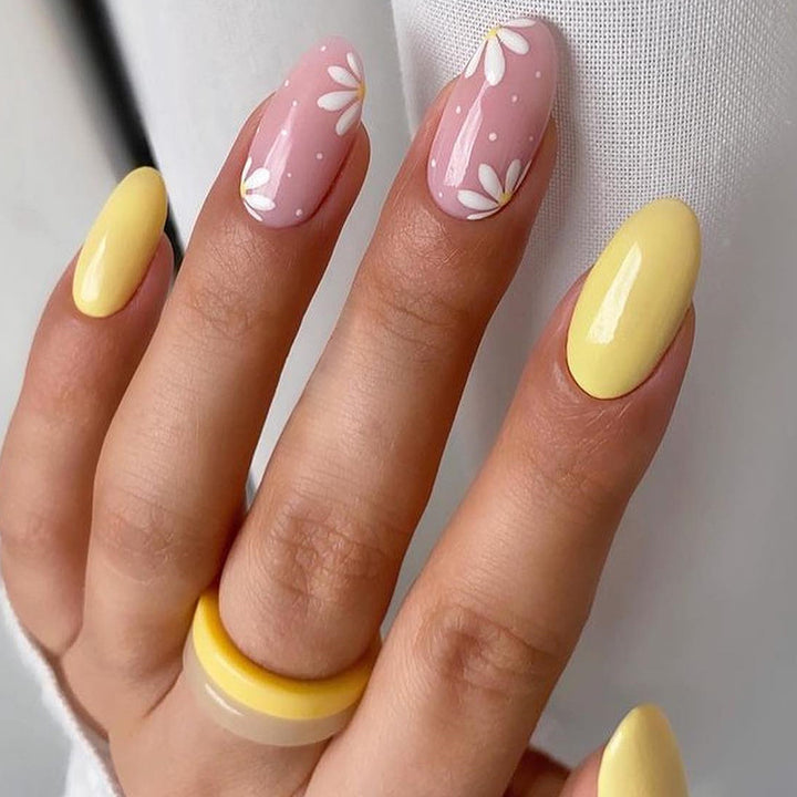 Artful Nail Art with Floral Accents Kalsten
