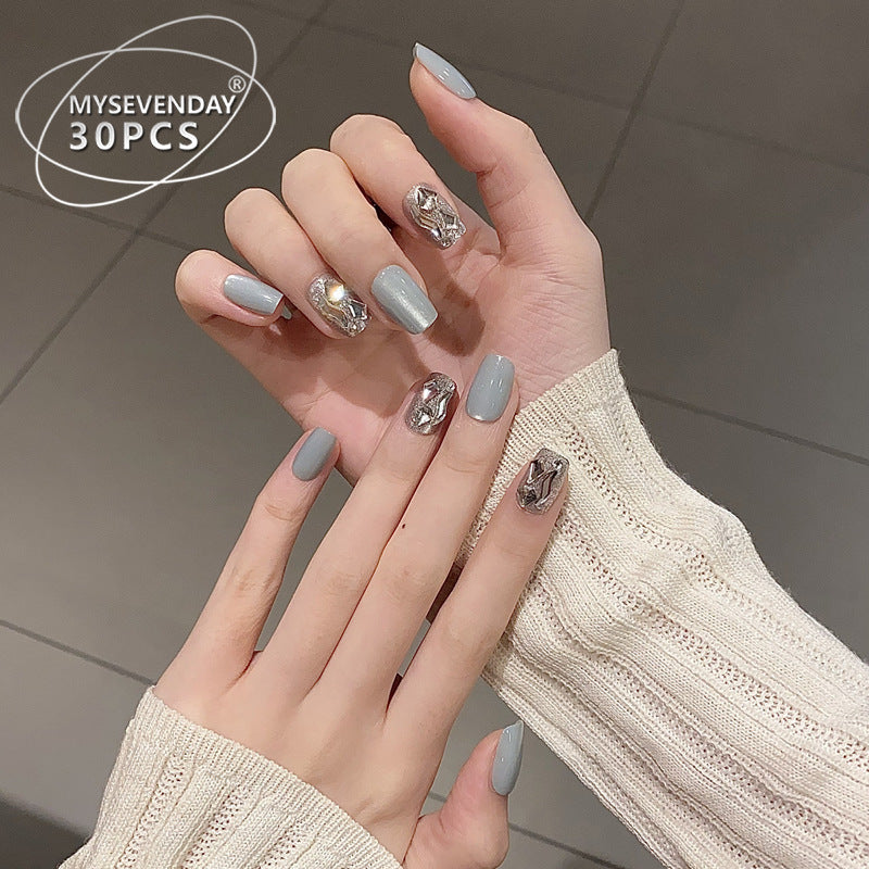 Glamorous Metallic Accent Press-On Nails Kalsten