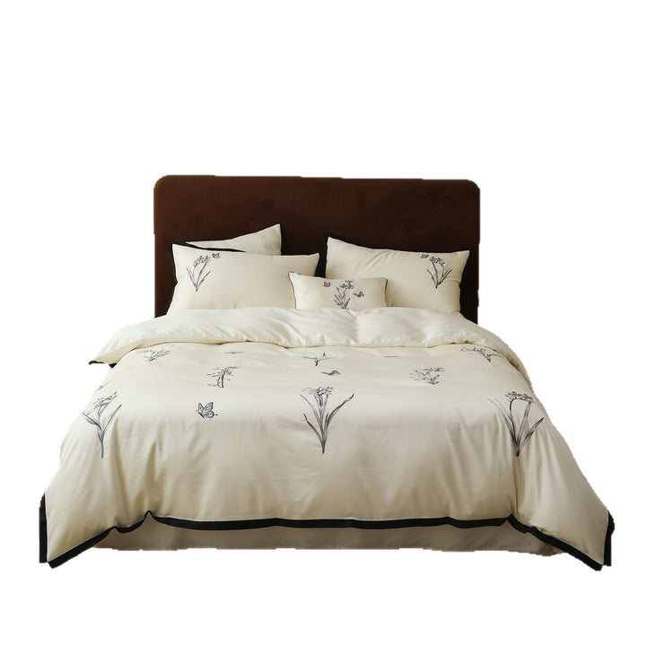 High-quality bedding set made of cotton satin with fine embroidery and black piping