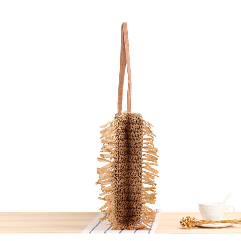 Beach bag with fringed design made of natural woven material Kalsten