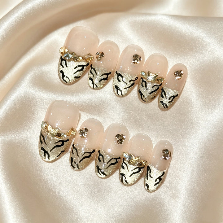 Artistic Press-On Nail Art Set with Luxurious Gold and Black Motifs