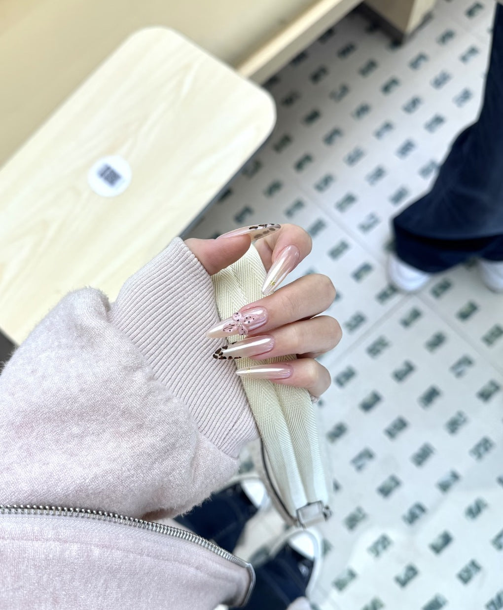 Elegant Press-On Nail Art