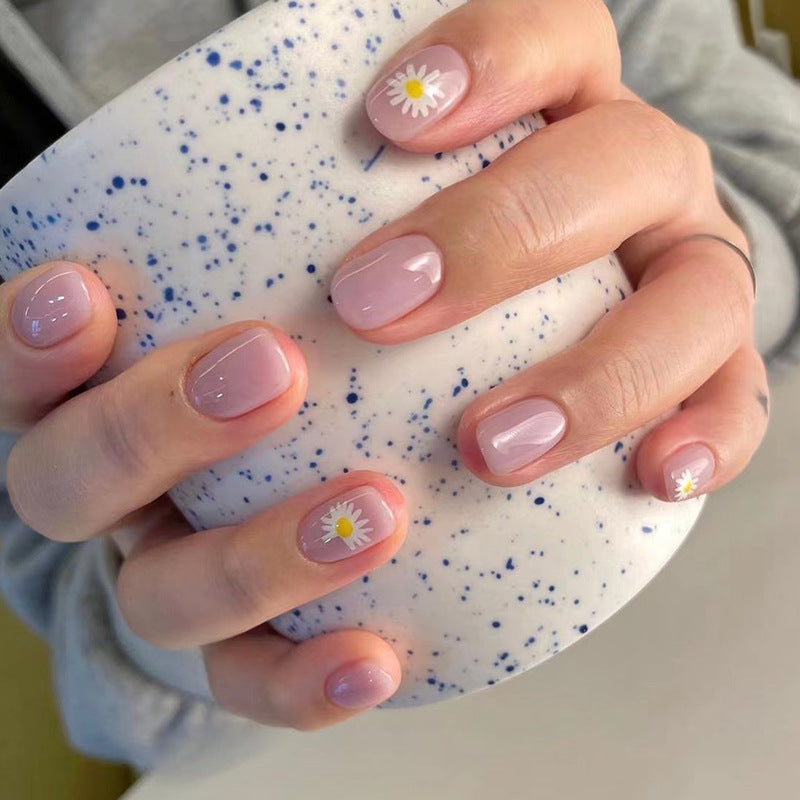 Artful Nail Art with Flower Motif Kalsten