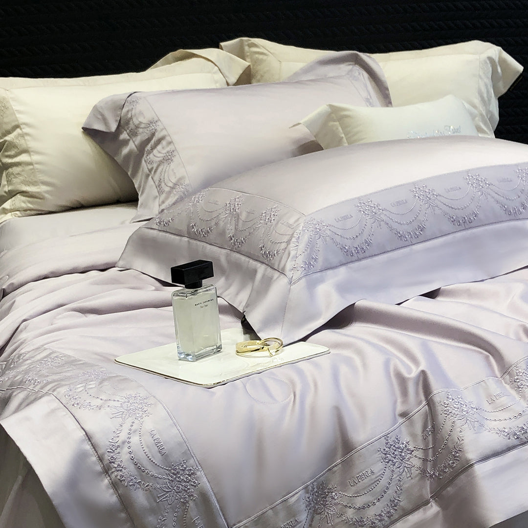 Satin duvet cover and pillowcase set with fine jacquard embroidery and hotel finish
