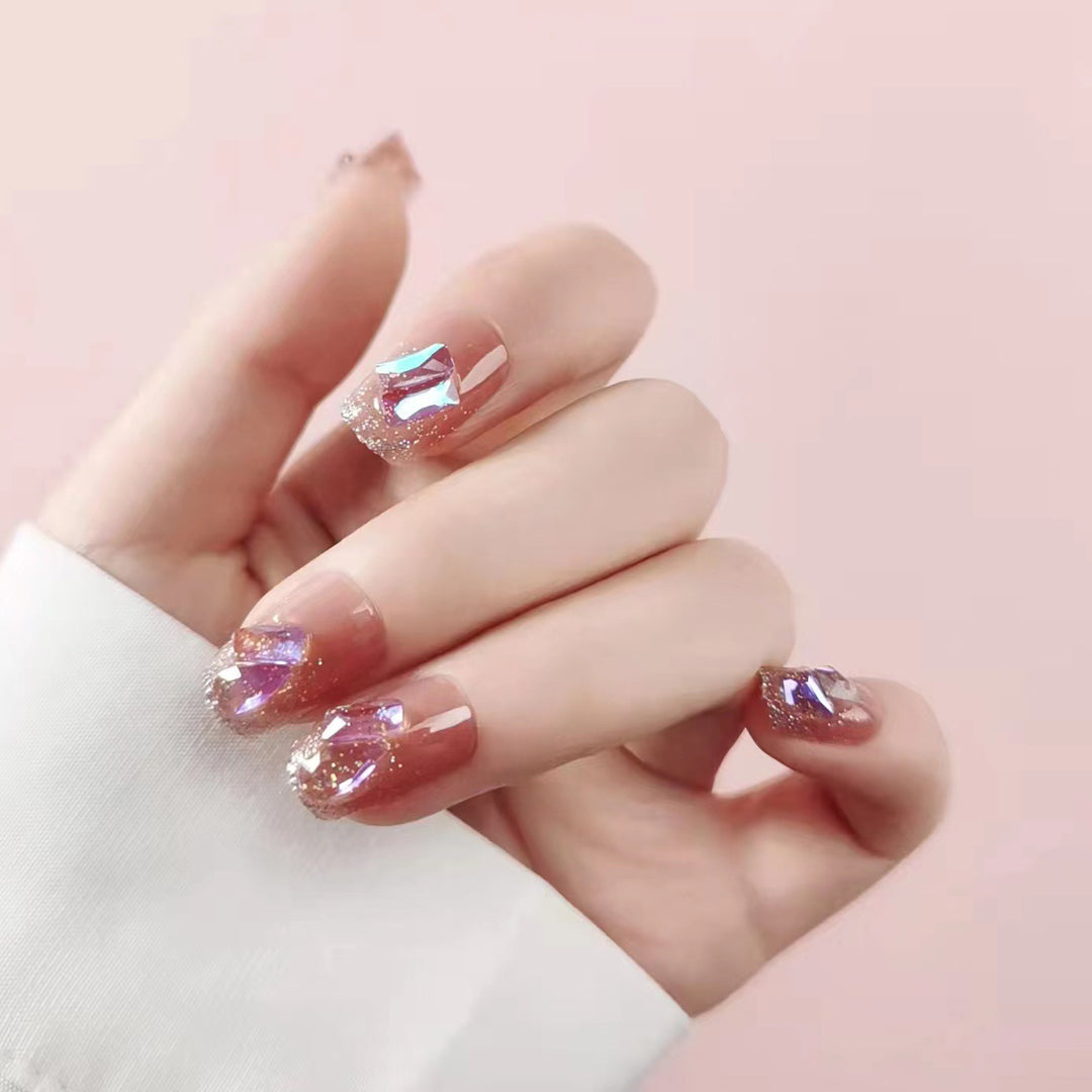 Artful and creative gel nails Kalsten