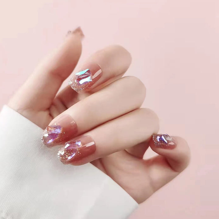 Artful and creative gel nails Kalsten