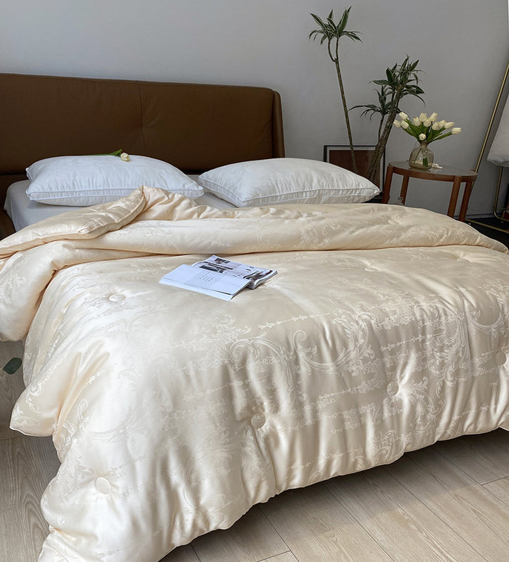 Extra light satin jacquard quilt with subtle button quilting