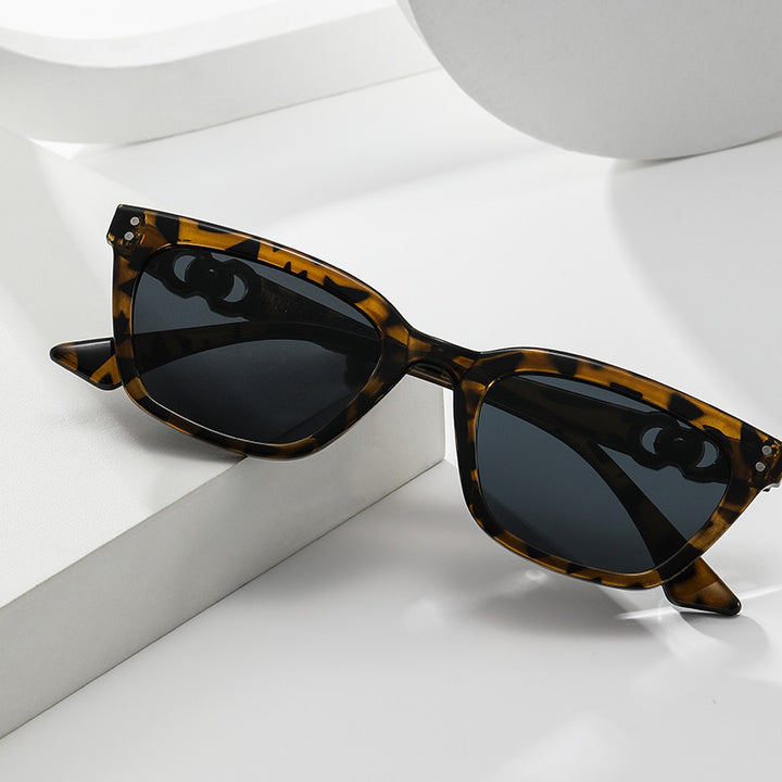 Women Elegant and fashionable sunglasses with decorative metal frame Kalsten
