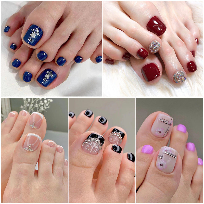 Artful toenail art with glitter and geometric accents Kalsten