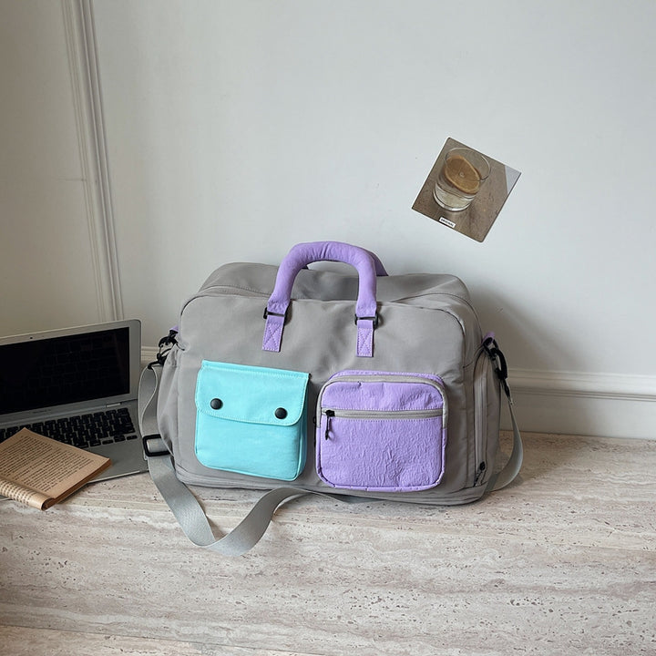 Sporty travel bag with multiple pockets and adjustable shoulder strap Kalsten