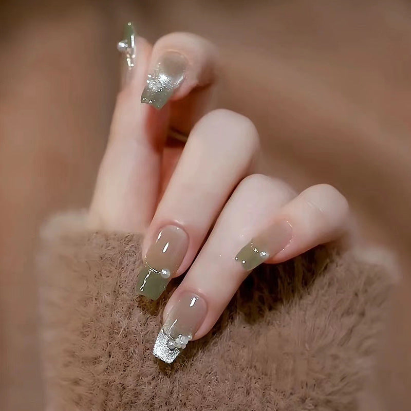 Artistic Press-On Nail Design Set with Floral Accents