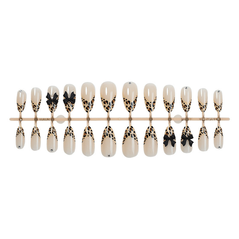 Nail art set with leopard pattern and glitter embellishments Kalsten