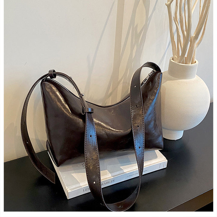 Stylishly Minimalist Leather Shoulder Bag
