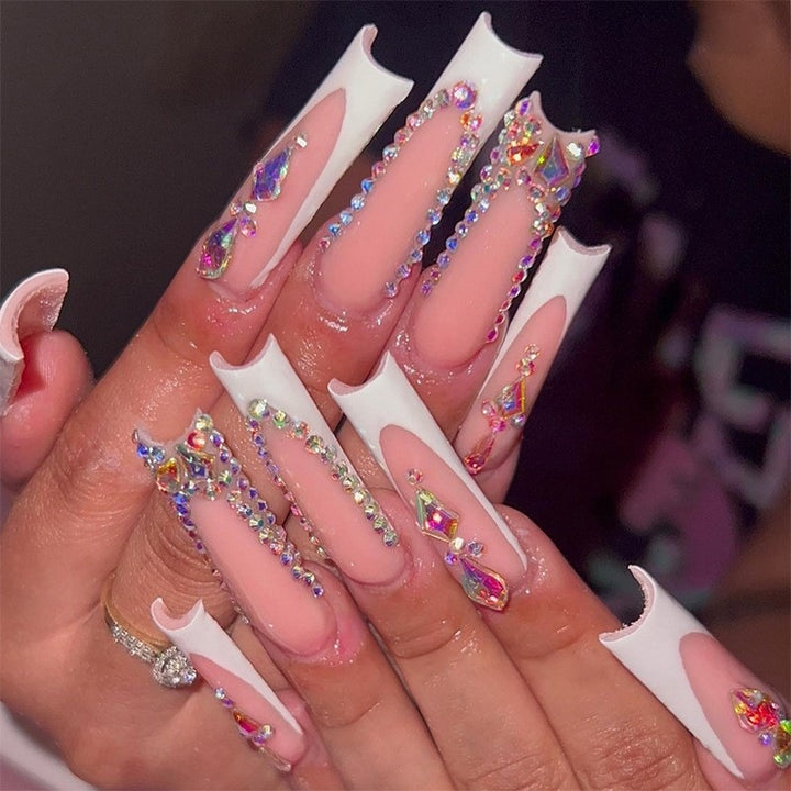 Artificial Nail Art Set with playful flower design and glittering accents Kalsten