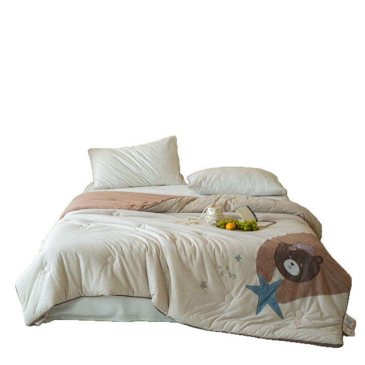 Children's quilt with cute bear appliqué and soft filling