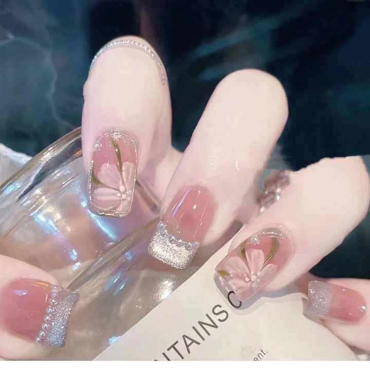Elegant Floral Decor Press-On Nails
