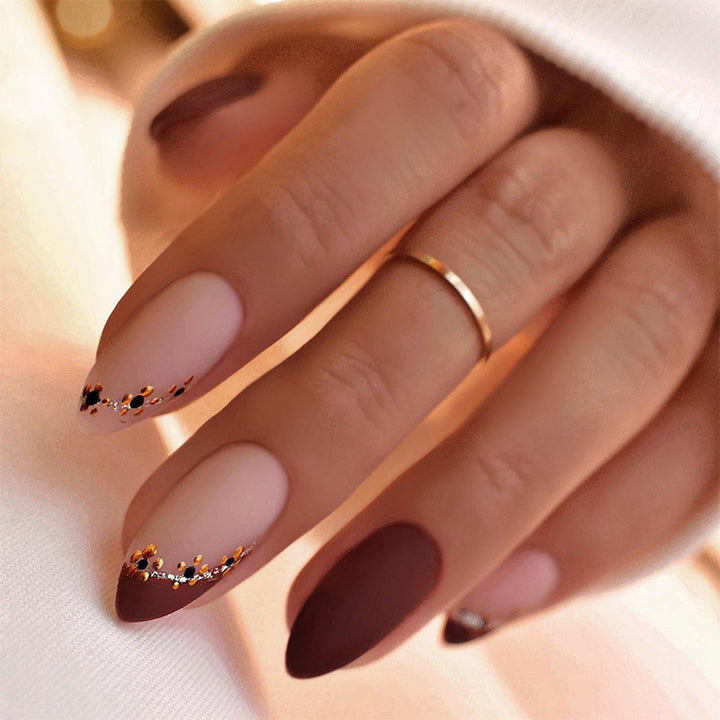 Elegant Press-On Nail Art Set with Glamorous Detail Kalsten