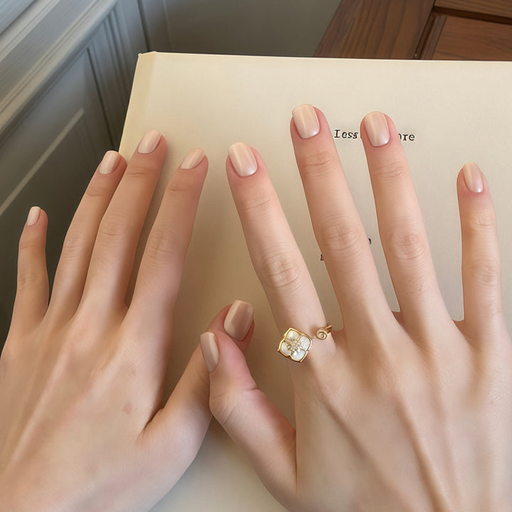 Elegant Natural Finish Press-On Nail Set Kalsten