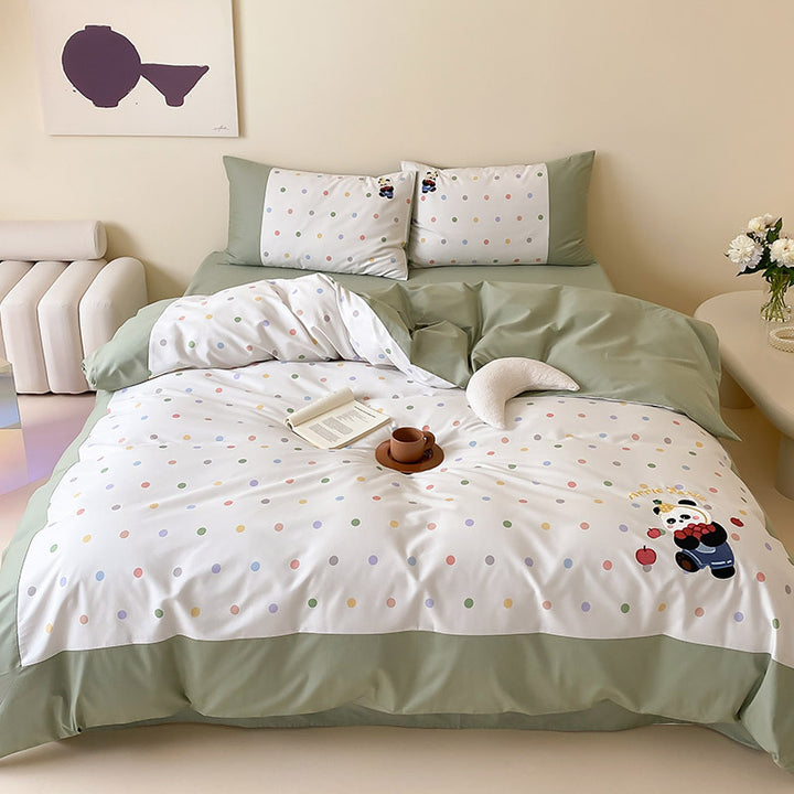 Children's bedding set made of fine cotton blend with pastel-colored polka dot print and teddy appliqué