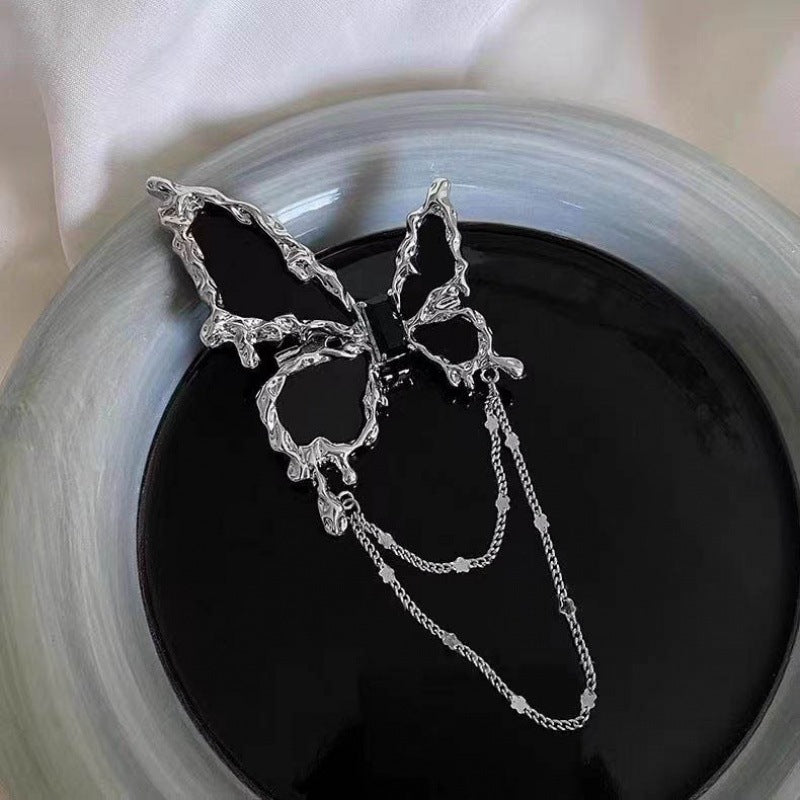 Elegant brooch with flower and chain motif Kalsten