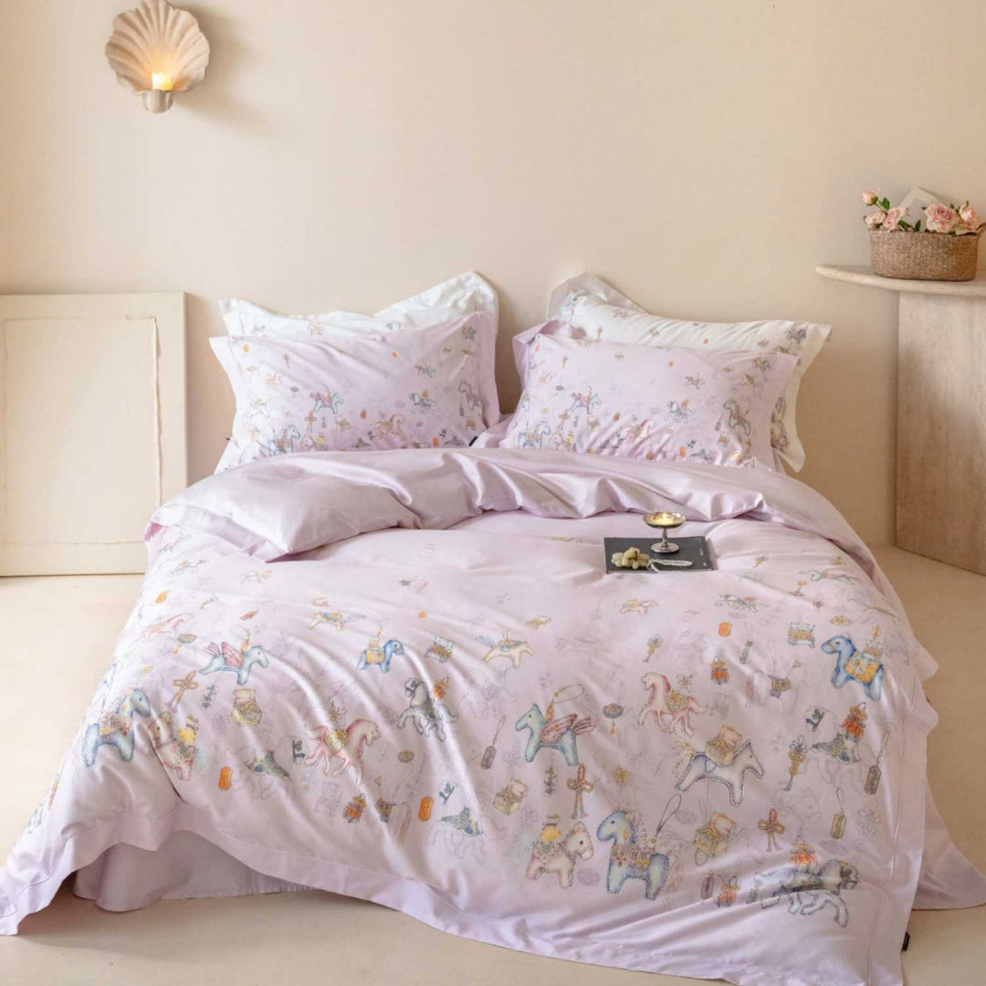 Children's bedding set with pastel-colored fairy tale print