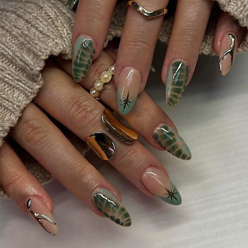 Artificial nail creation with glamorous tips and glitter details Kalsten