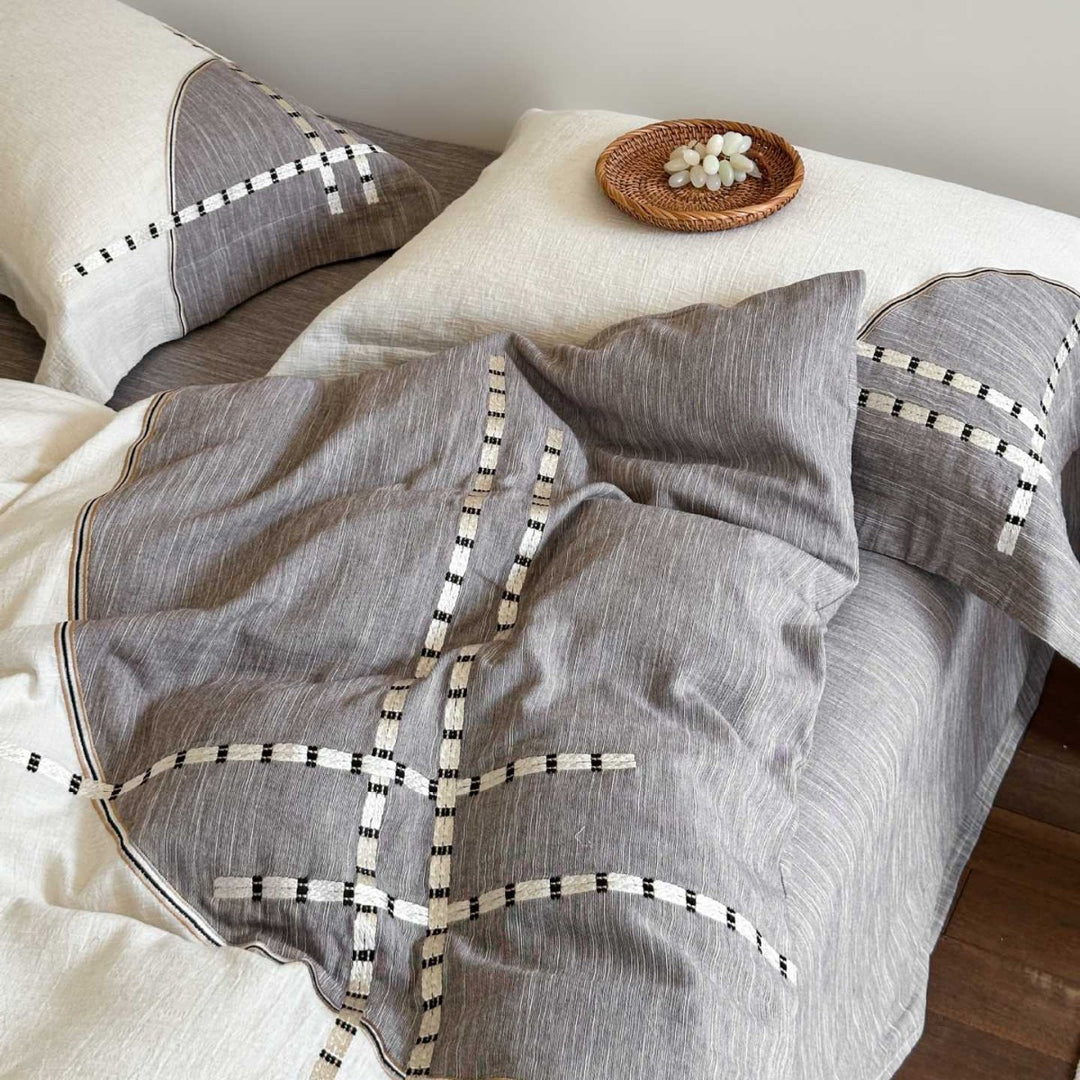 Reversible bedding set made of cotton-linen blend with embroidered check pattern