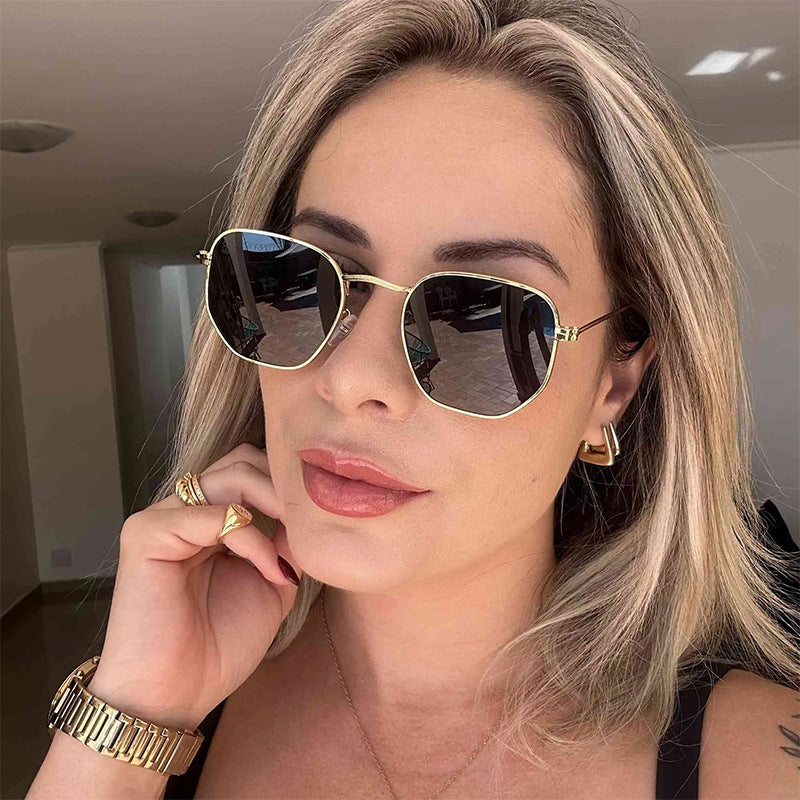 Women Oversized Sunglasses with elegant golden metal frame and solid UV protection Kalsten