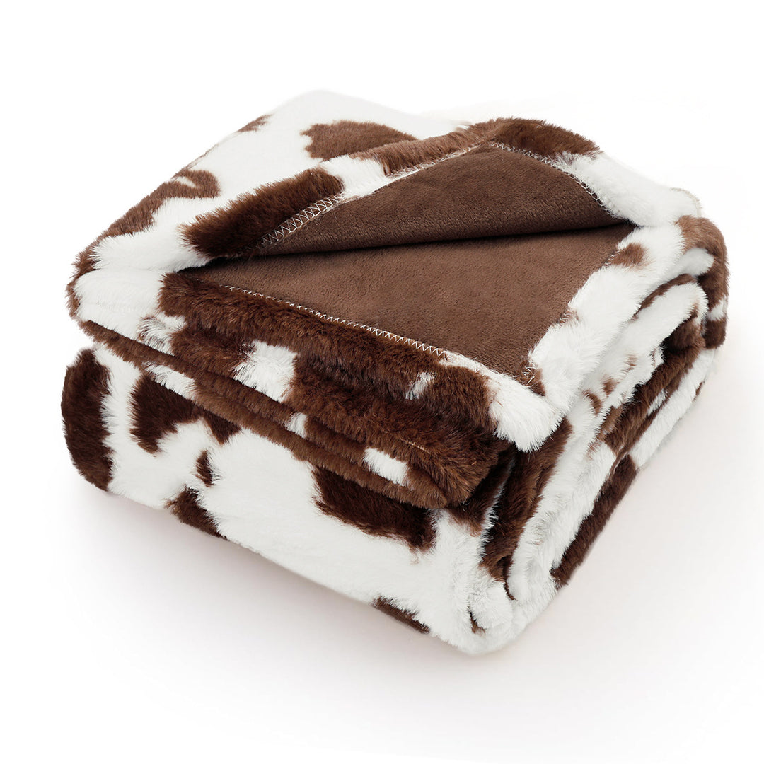 Ladies Cozy and Stylish Bedspread Kalsten