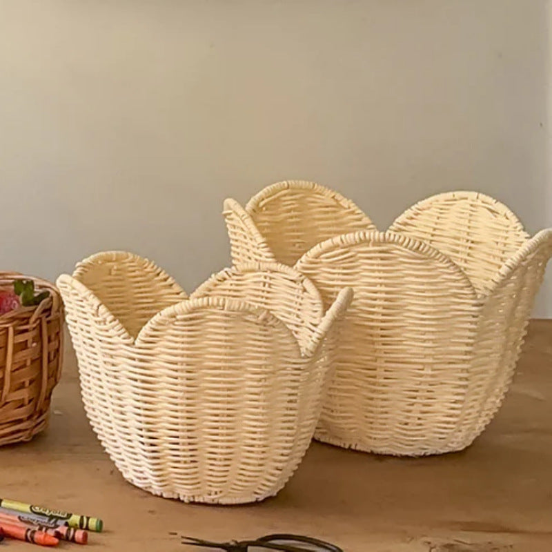 Handwoven basket with elegant shape Kalsten