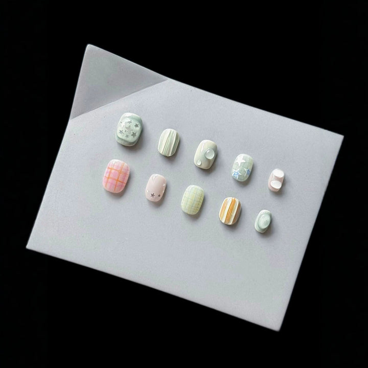 Artistic Press-On Nail Art Set with Modern Patterns