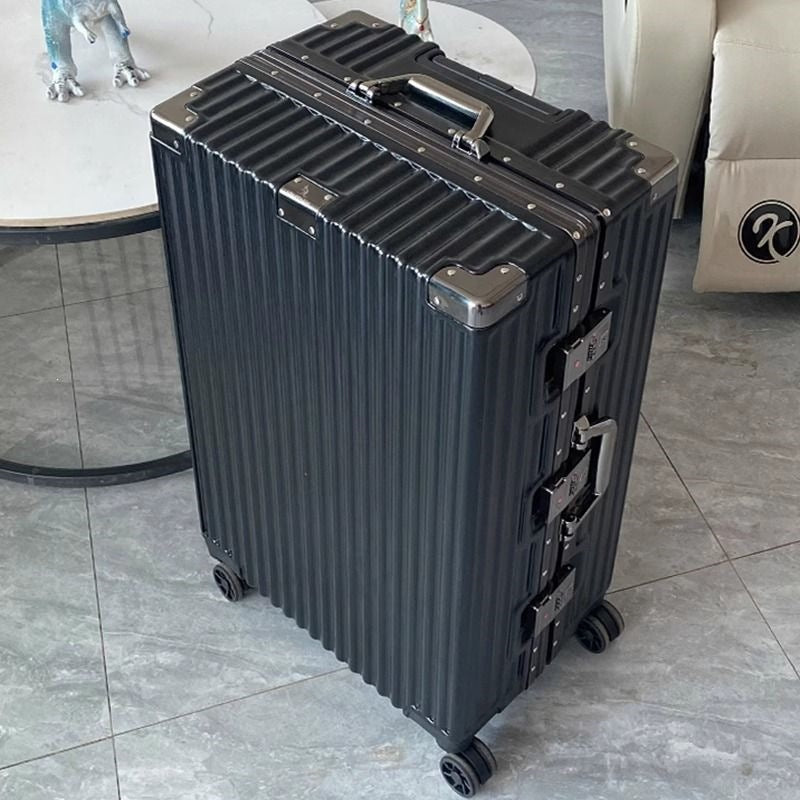 Hard-shell suitcase with integrated combination lock and silent wheels Kalsten