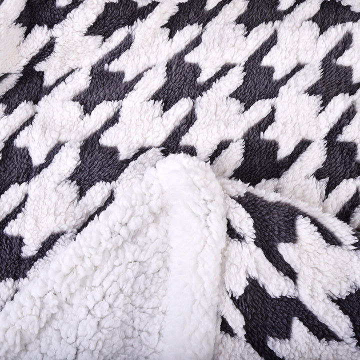 Ladies cuddle blanket with unique houndstooth pattern Kalsten