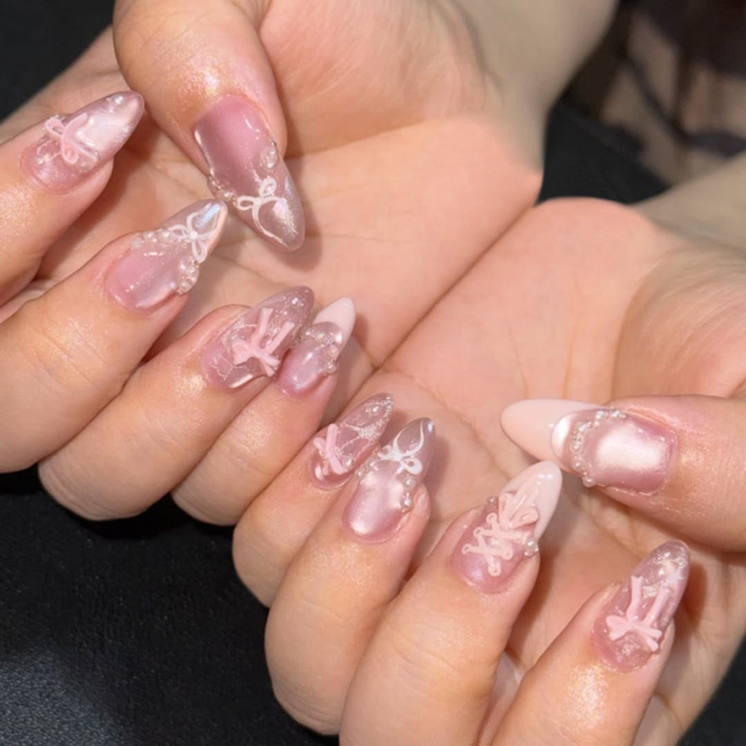 Elegant nail art in maritime design with glitter and 3D accents Kalsten