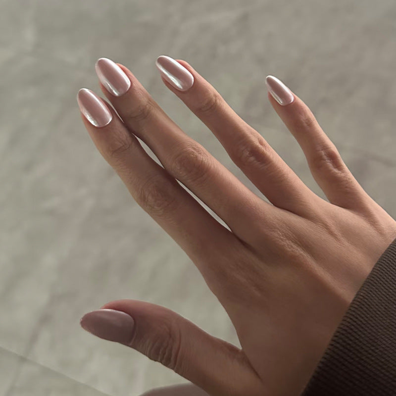 Luxe Almond-Shaped Nail Art Kalsten
